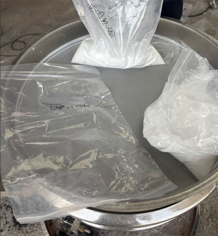 On-site testing of raw powder samples on a rotary vibrating screen mesh for upstream pre-classification setup